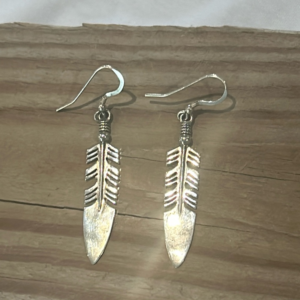 Fun Small Lightweight Sterling Silver Feather Nfr… - image 1
